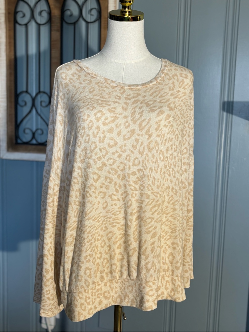 Wonderly Women’s 2X Plus Beige Ivory Leopard Print Knit Scoop Neck Top Stretch